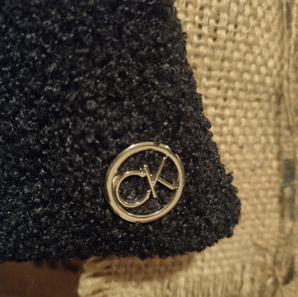 NWT Calvin Klein Black Faux Fur Scarf - Picture 4 of 7